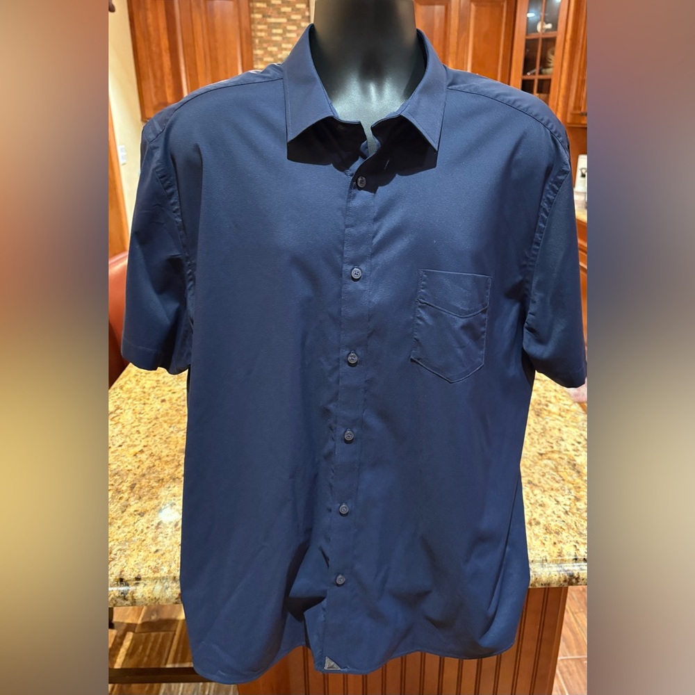 UNTUCKit men’s short sleeve‎ shirt. Sharp Dark Blue with Logo. 2XL